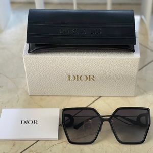 Dior sunglasses,30 Montaigne BU Black Butterfly Sunglasses